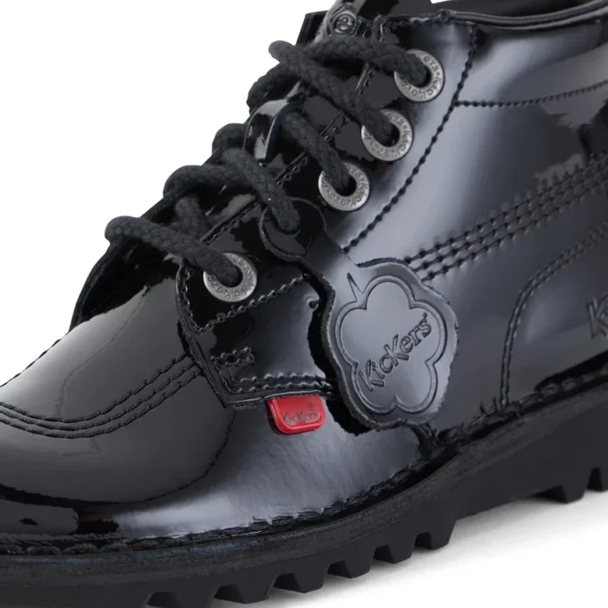 Kick Hi unisex para jóvenes en charol negro