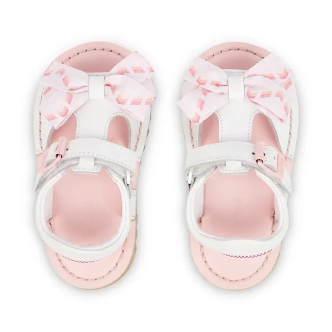 Kick Sandal para niñas pequeñas, de cuero blanco