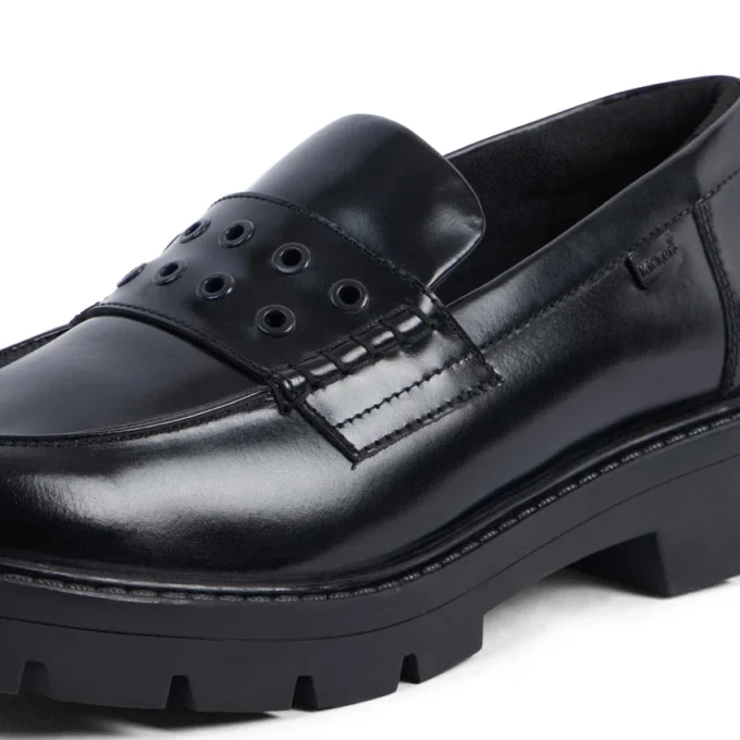 Mocasines Kori para mujer, con remaches, de cuero negro