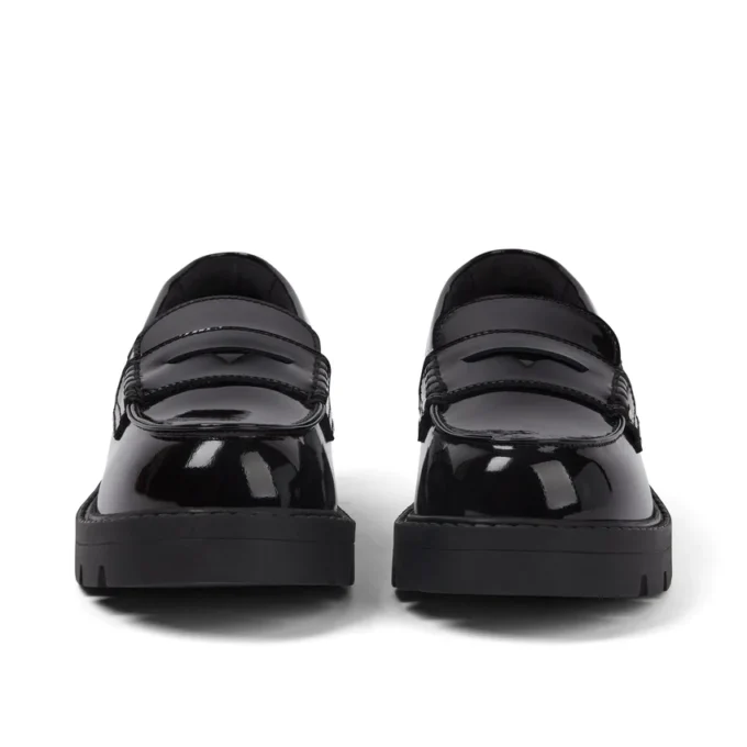 Mocasines Kori para mujer, de charol negro