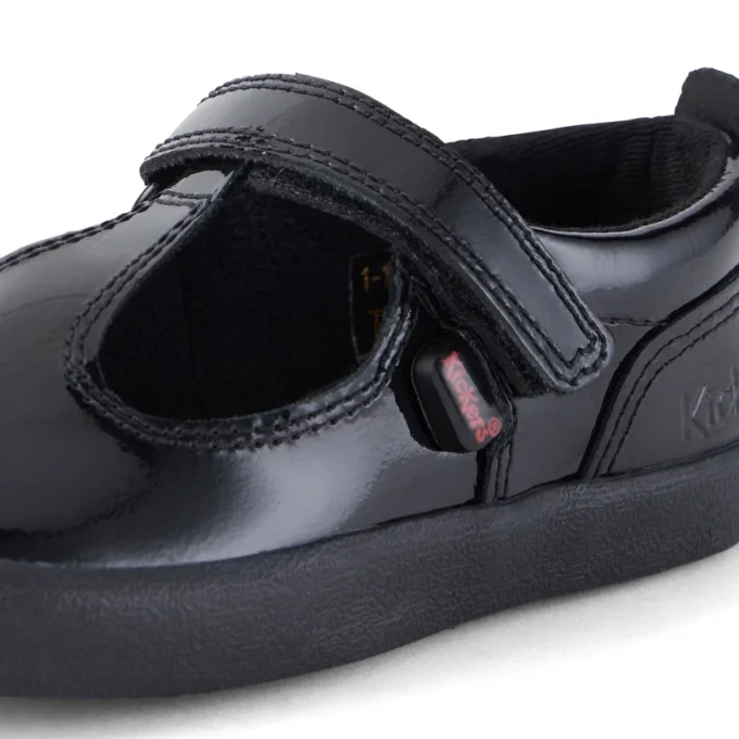 Zapatos de niña Kariko con correa en T de charol negro