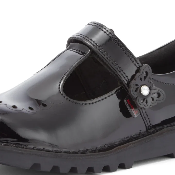 Zapatos Kick T-Bar Bloom de charol negro para niñas